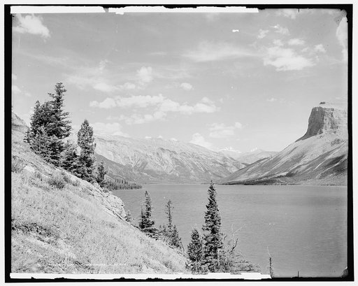 Lake Minnewanka, Alberta