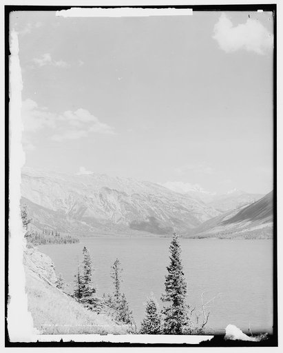 Lake Minnewanka, Alberta