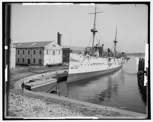 Torpedo boats in the wet dock, Norfolk Navy Yard, Va.