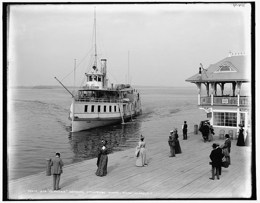 Str. Islander nearing Frontenac wharf, Round Island, N.Y.