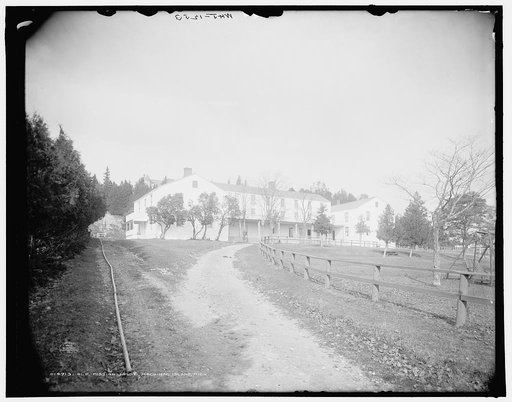 Old mission house, Mackinac Island, Mich.