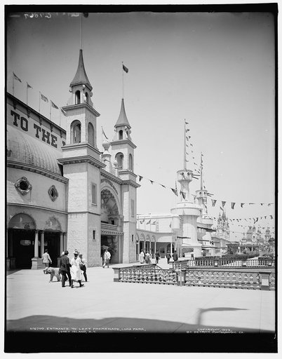 Entrance to left promenade, Luna Park, Coney Island, N.Y.