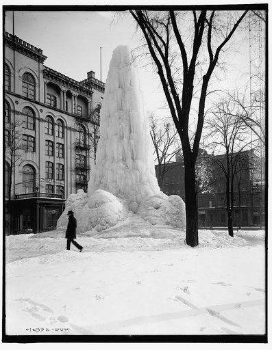 Ice fountain, Washington Boulevard, Detroit, Mich.