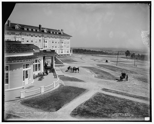Front entrance and grounds, Hampton Terrace, Augusta, Ga.