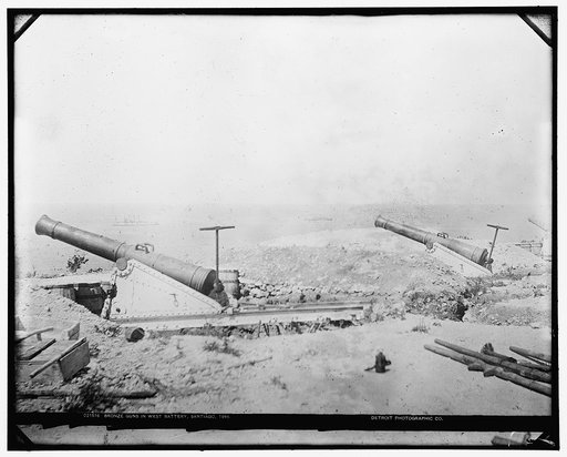 Bronze guns in west battery, Santiago, 1898