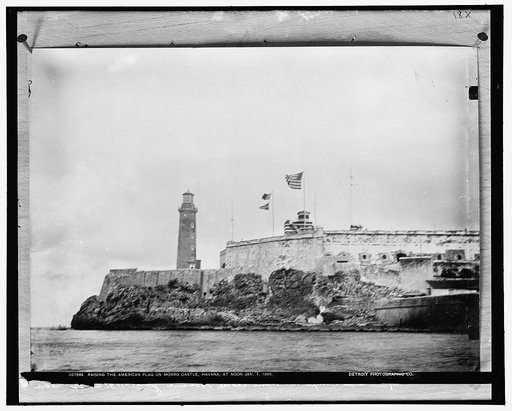 Raising the American flag on Morro Castle, Jan. 1, 1899