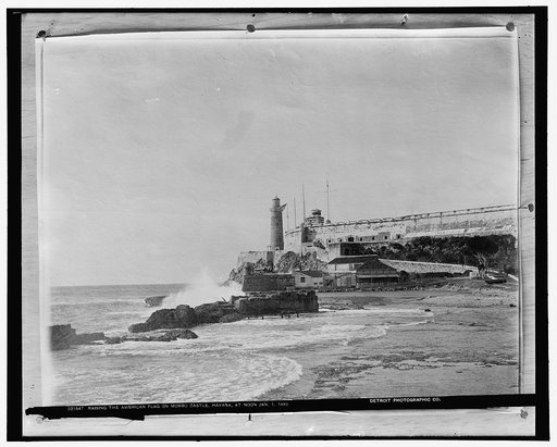 Raising the American flag on Morro Castle, Havana, at noon, Jan. 1, 1899