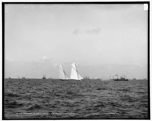 Shamrock II and Columbia just before the start
