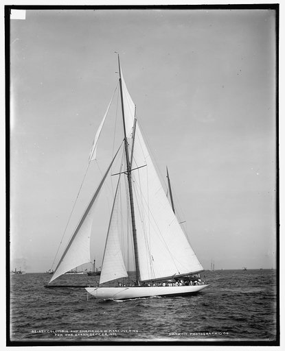 Columbia and Shamrock II maneuvering for the start