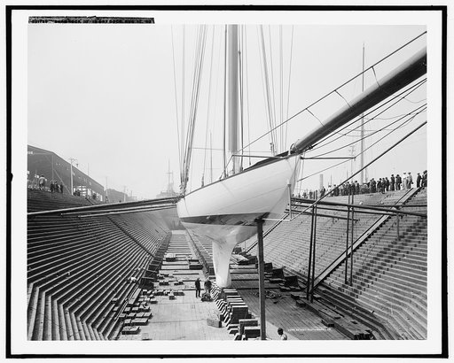 Shamrock III in dry dock [at Erie Basin], Aug. 17, 1903