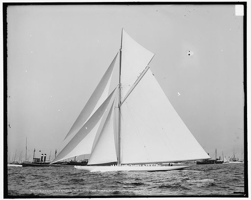 Reliance crossing the finish line, Aug. 25, 1903