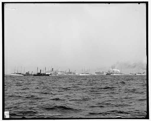 Fleet waiting for the finish