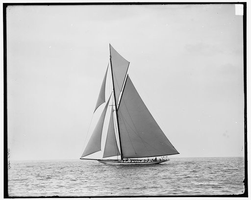 Shamrock III just after start, Aug. 27, 1903