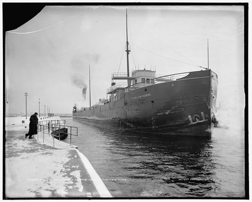 Str. Sir Wm. Siemens passing the locks, Sault Ste. Marie