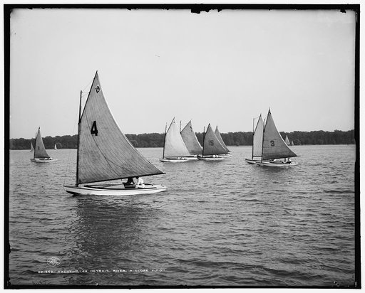 Yachting on Detroit River, a close finish