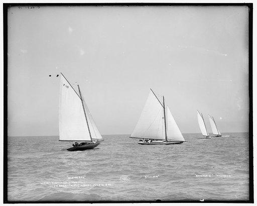 Start of the 21-footers, I.L.Y.A. [Inter-Lake Yachting Association] regatta, Put-in-Bay, O[hio], July 18, 1906