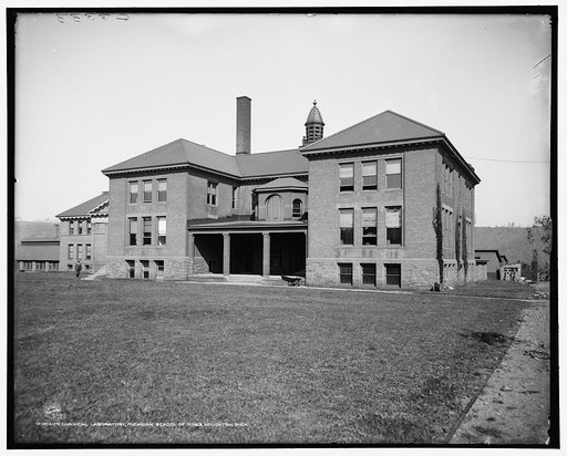 Chemical laboratory, Michigan School of Mines [i.e. Michigan Technological University], Houghton, Mich.