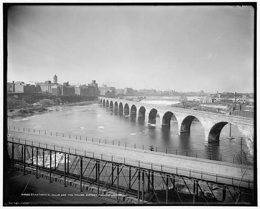 St. Anthony's Falls and the milling district, Minneapolis, Minn.