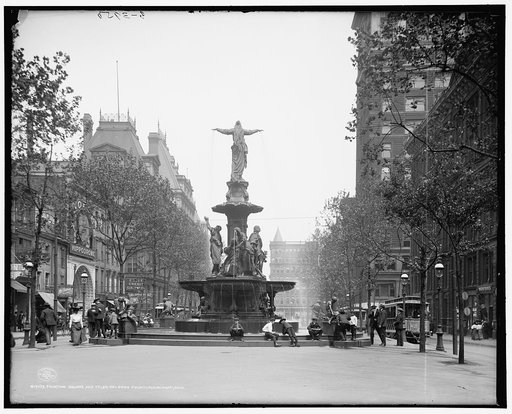 Fountain Square and Tyler-Davidson Fountain, Cincinnati, Ohio
