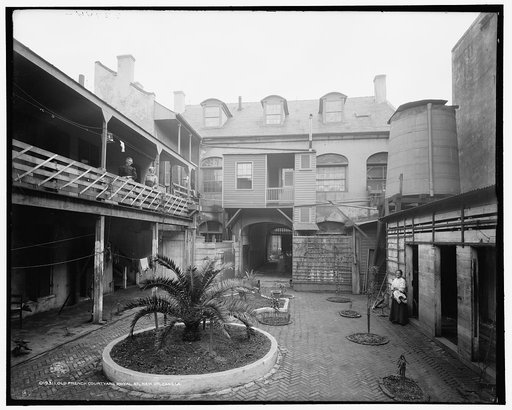 Old French courtyard, Royal St., New Orleans, La.