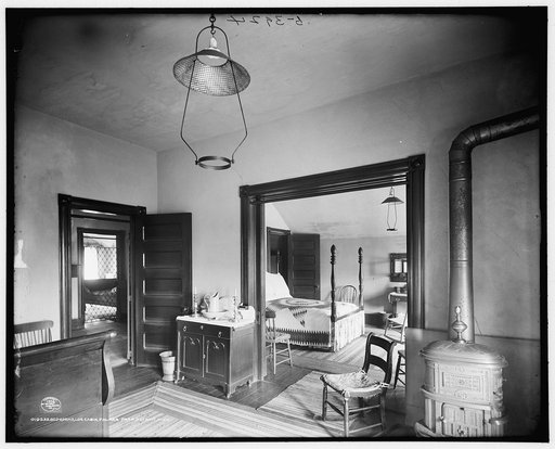 Bedrooms, log cabin, Palmer Park, Detroit, Mich.