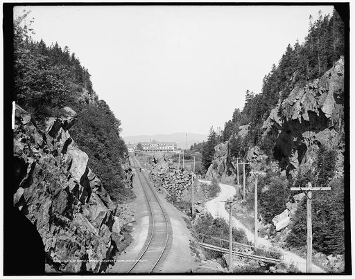 Gate of notch toward Crawford House, White Mts., N.H.