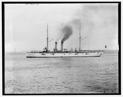 U.S. battleship [i.e. cruiser] Des Moines