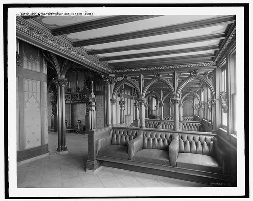 Str. City of Detroit III, Gothic room lounge