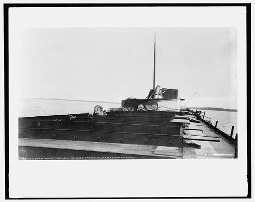 S.S. M.W. [i.e. Howard M.] Hanna, rear cabin and stub of smokestack after storm