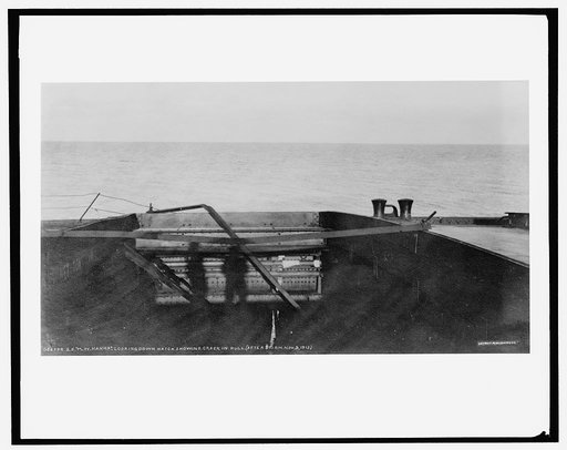 S.S. M.W. [i.e. Howard M.] Hanna, looking down hatch, showing crack in hull after storm