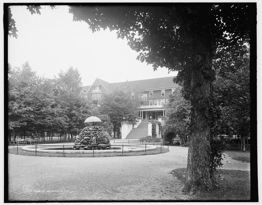 The Inn, Charlevoix, Mich.