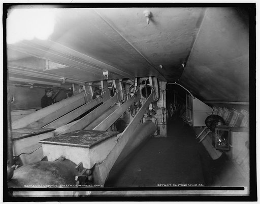 U.S.S. Vesuvius, breech of dynamite guns