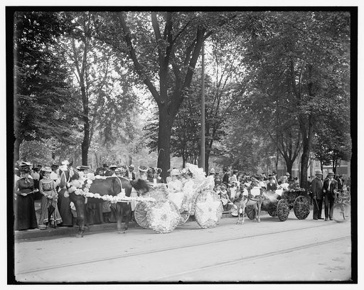 Bi-centenary celebration, floral parade, carriage of Mrs. F.F. Ingram, Detroit, Mich.