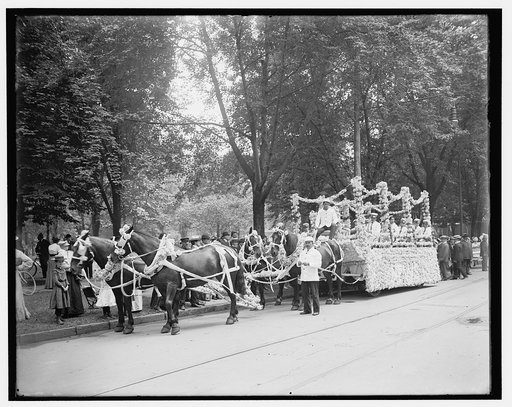Bi-centenary celebration, floral parade, newsboys' band, Detroit, Mich.