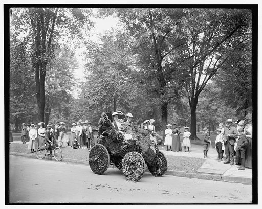 Bi-centenary celebration, floral parade, automobile of Wm. Metzger, Detroit, Mich.