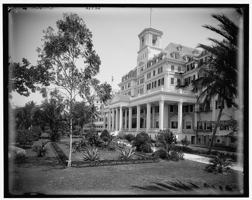 The Royal Poinciana Hotel, entrance, Palm Beach, Fla.