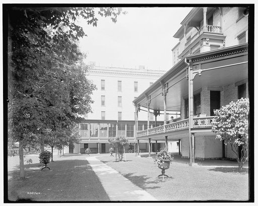 Alma Sanitarium, in the grounds, Alma, Mich.