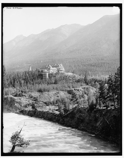 Alberta, Banff Springs Hotel & Bow River, Canadian National Park, Canada