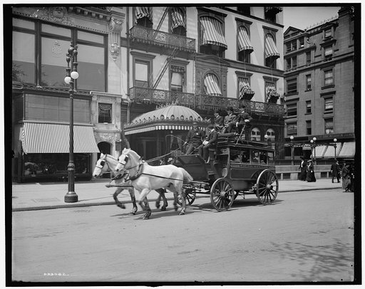 A 5th Ave. (Fifth Avenue) stage, New York, N.Y.
