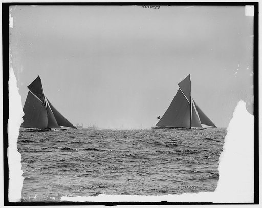 Reliance and Shamrock III maneuvering for the start