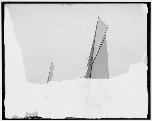 Reliance and Shamrock III just after start