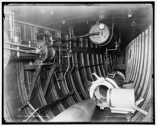 Destroyer, torpedo tube