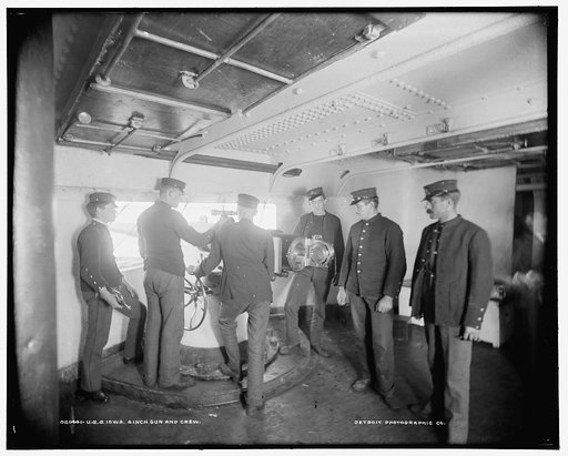 U.S.S. Iowa, 4 inch gun and crew
