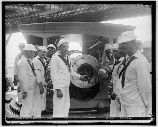 Breech of 8 inch gun and crew