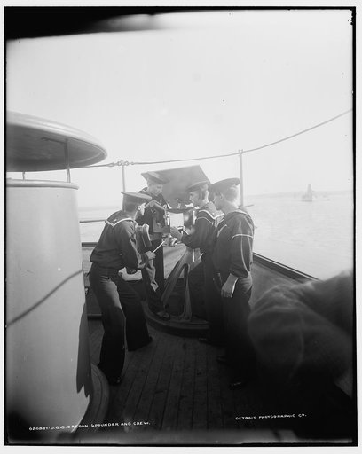 U.S.S. Oregon, 6-pounder and crew