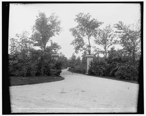 Gateway to residence of Mr. D.B. Jones, Lake Forest, Ill.