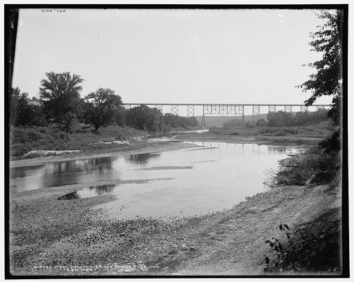 Steel viaduct over Des Moines River, Iowa, C. & N.W. Ry. [i.e. Chicago & North Western Railway