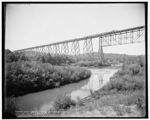 Steel viaduct over Des Moines River, Iowa, C. & N.W. Ry. [i.e. Chicago & North Western Railway