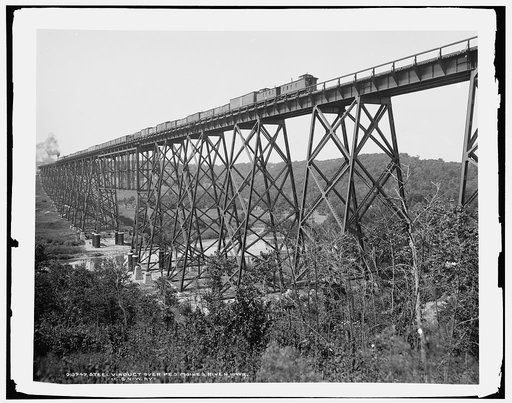 Steel viaduct over Des Moines River, Iowa, C. & N.W. Ry. [i.e. Chicago & North Western Railway