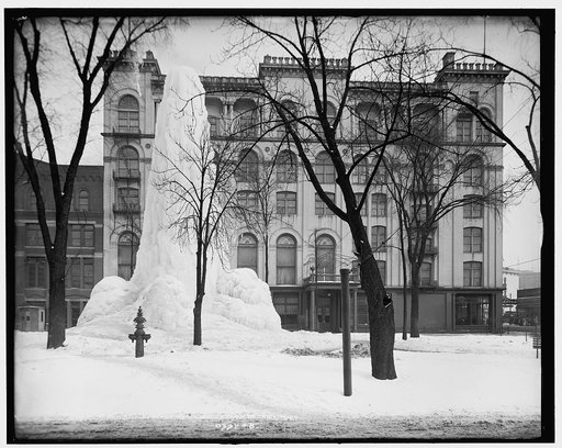 Fountain of ice, Washington Boulevard, Detroit, Mich.
